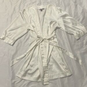 Victoria’s Secret Silky Ivory Robe Size L